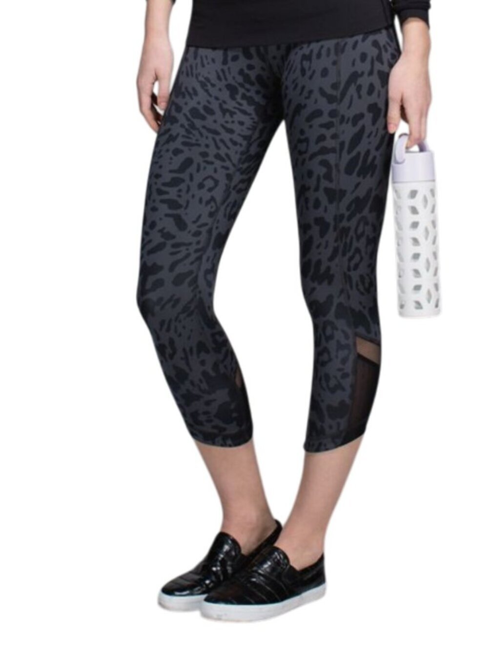 LULULEMON Just Breathe Crop leggings Animal Swirl Deep Coal Light / Black size 6